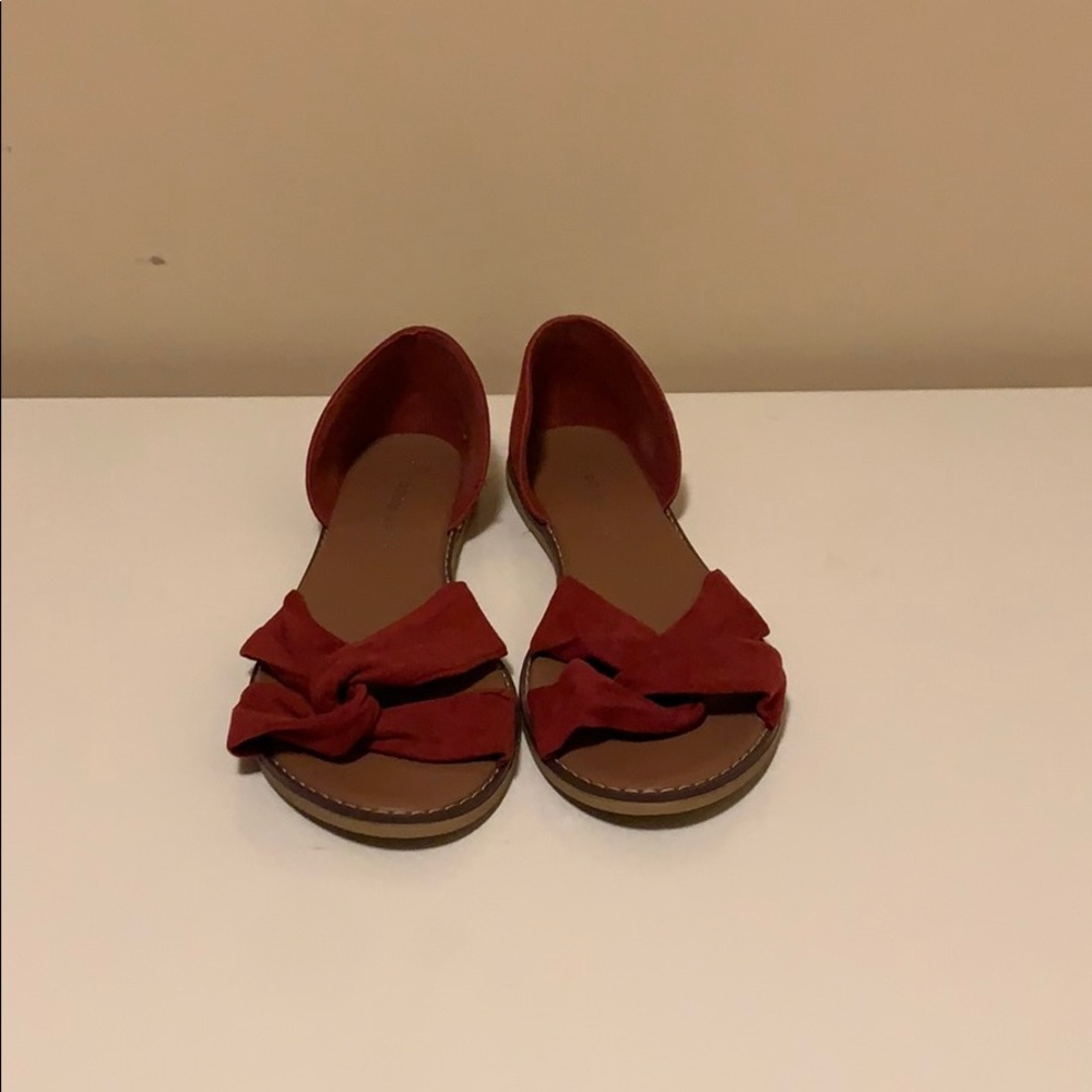 Burgundy crossover flats.